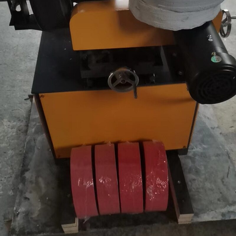 Pipe rust removal machine
