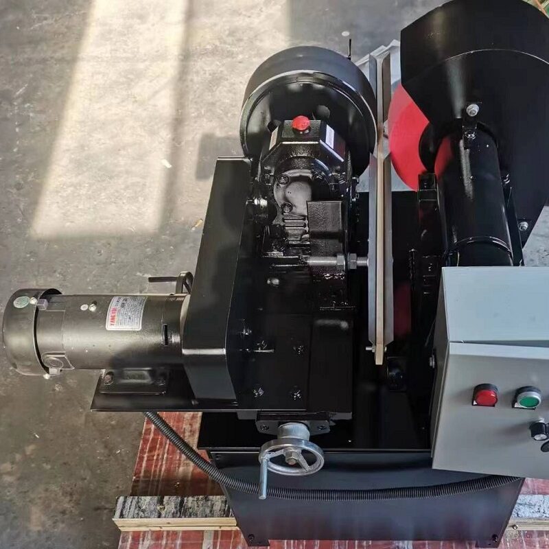 Plastic pipe polishing machine