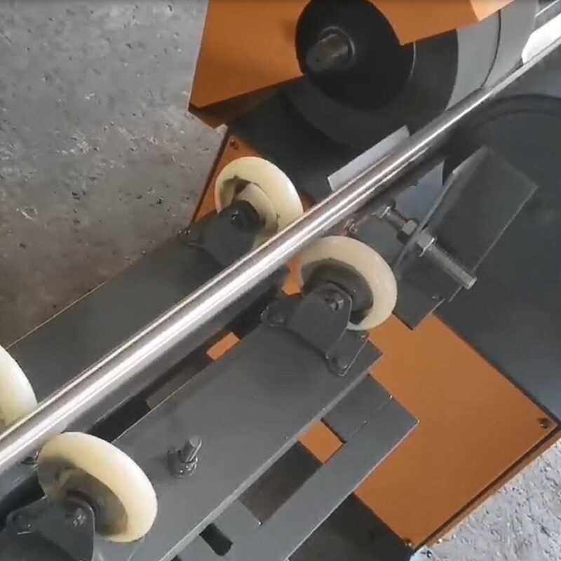 Automatic feeding wide abrasive wheel polishing machine
