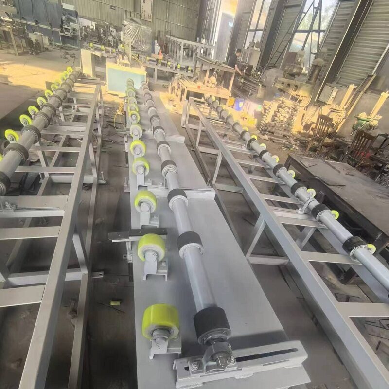 Pipe feeding polishing machine with automatic pipe loader for bundles pipes