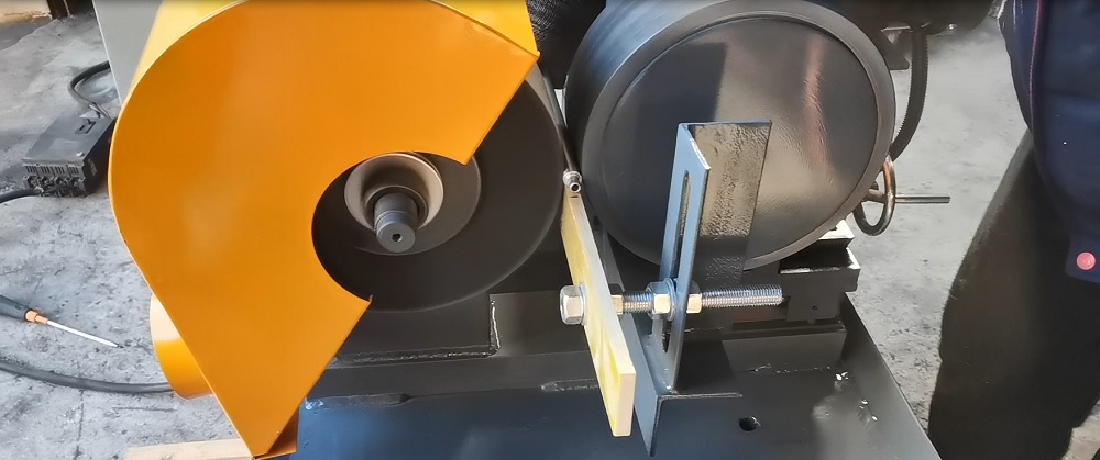 Aluminum tube polishing machine