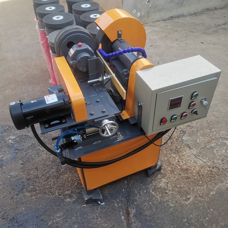 Tube rust removal machine